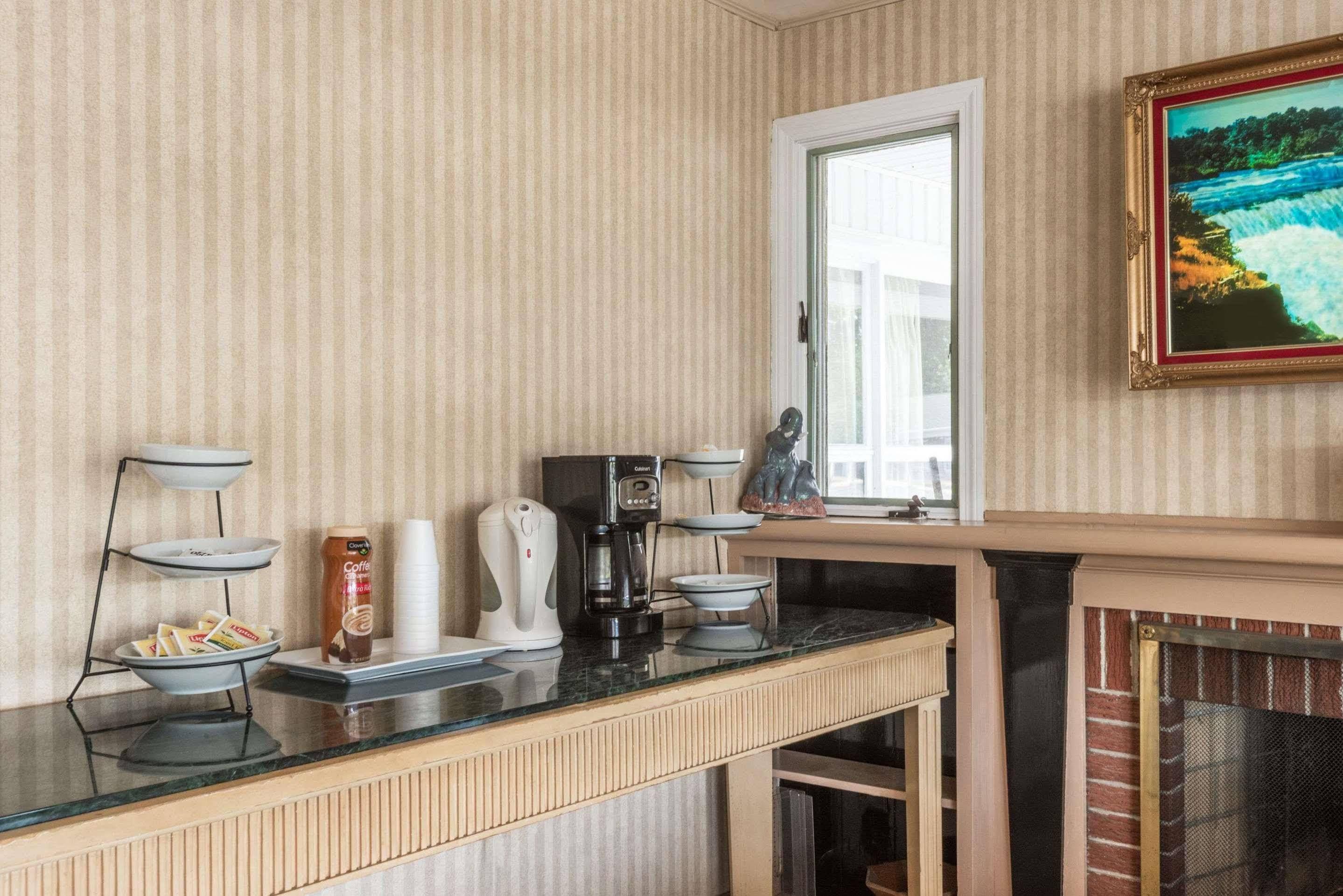 Elite Inn Moosup Buitenkant foto